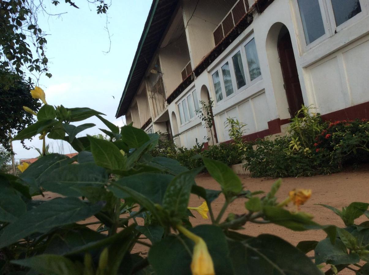 New Rest House Sea View Hotel Negombo Eksteriør billede